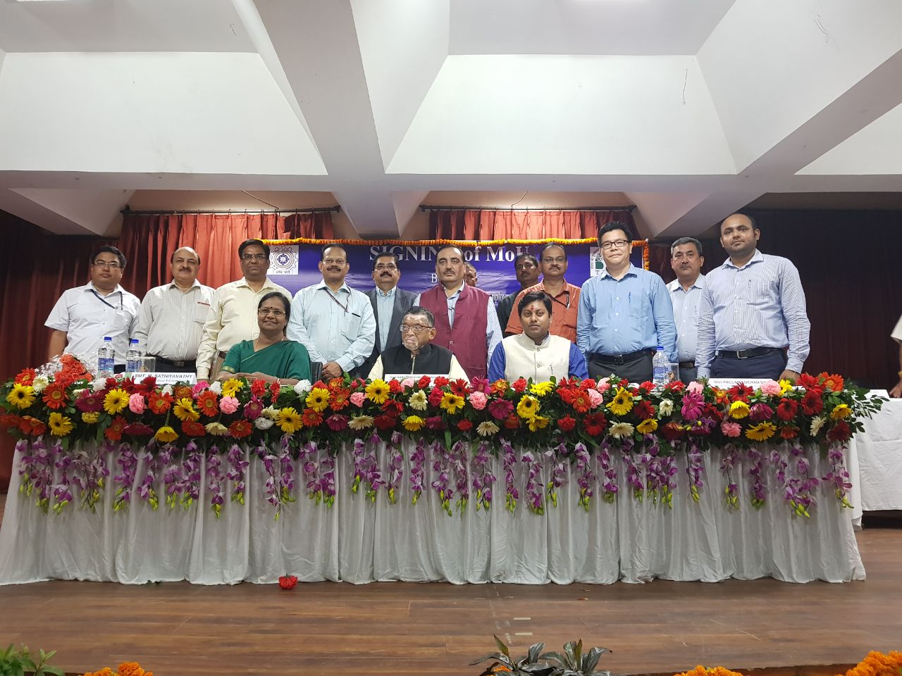 TISS Guwahati Off-Campus signs MoU with VV Giri National Labour Institute (VVGNLI) for researching on various issues related to labour