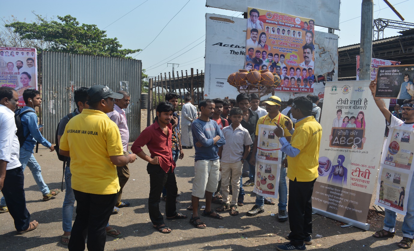 Live installation outside the Mankhurd railway station